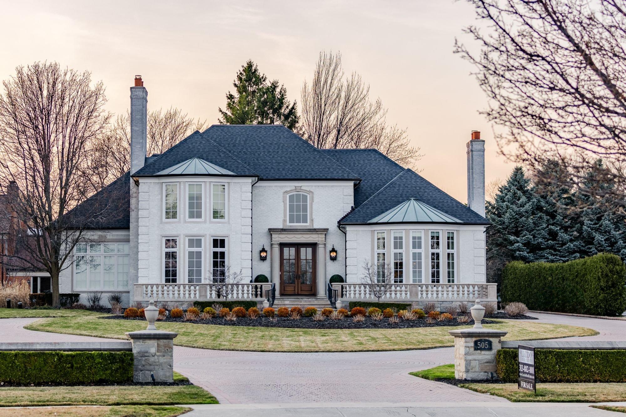 carousel-hero-element image-0