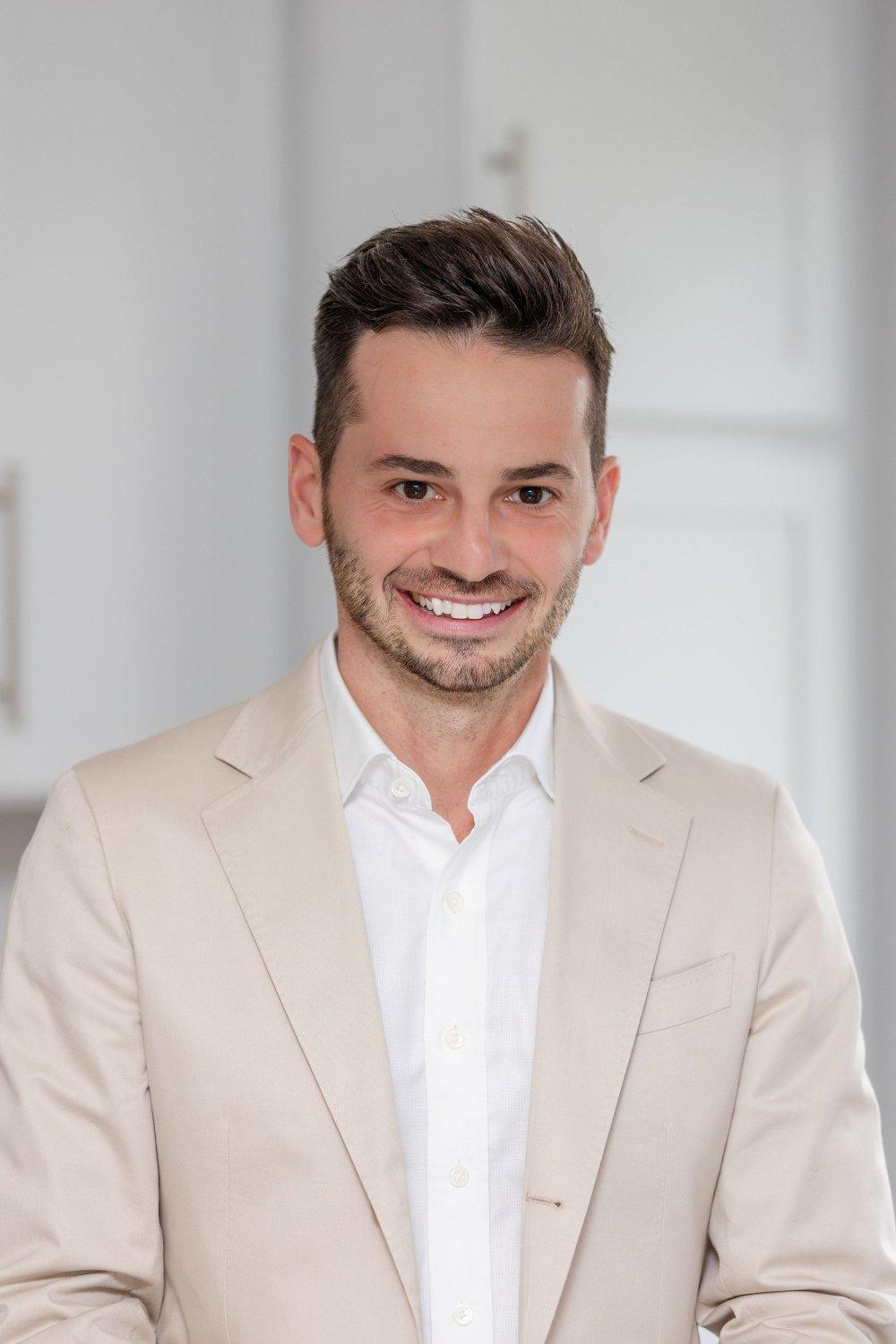 carousel-hero-element image-2